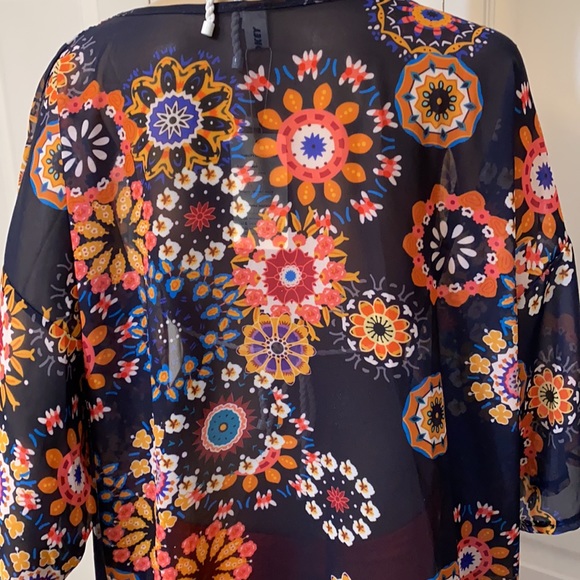 GD KeY cover up size small NWT - Picture 5 of 6